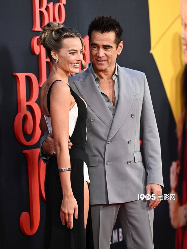 翻翻策略 《绮梦之旅》首映 玛格特罗比衣着清凉同框法瑞尔