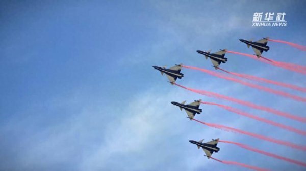 贝思盈配资 再现阅兵经典画面 新华社记者专访运油-20A与歼-16飞行员